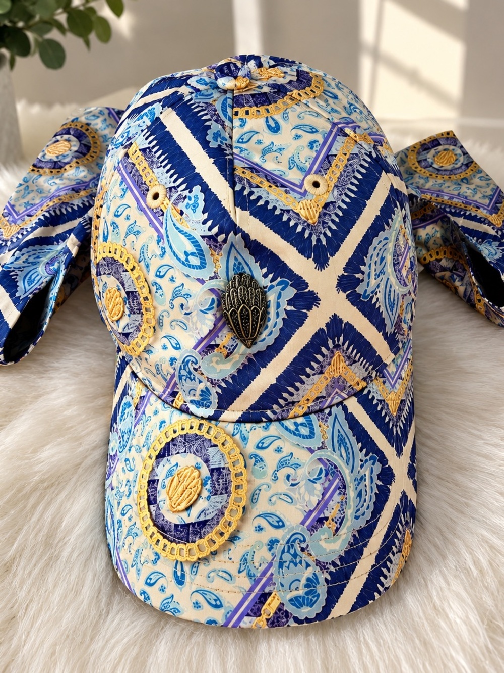 Kurt Geiger Kurt London Paisley Print Bow-Back Baseball Cap 🩵💙💛